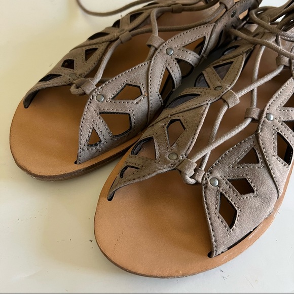Mossimo Supply Co. Nadine Taupe Gladiator Style Tie Sandals. Size 9.5 - Picture 5 of 8